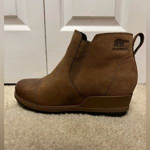 Sorel Evie Chelsea wedge boot in color TAFFY